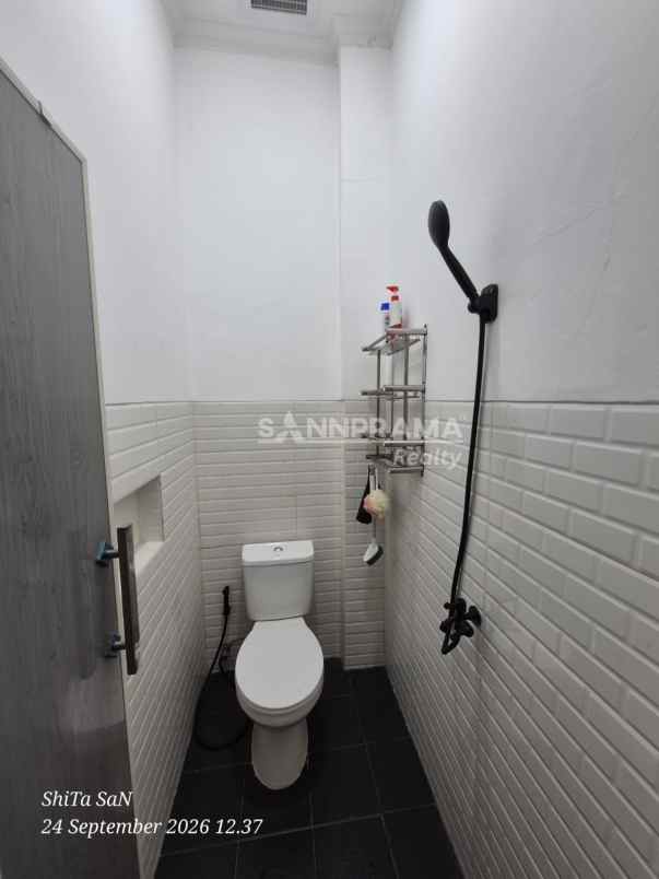 rumah cantik siap huni di pancoran mas akses motor