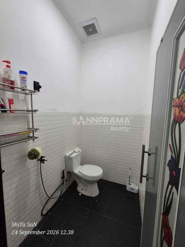 rumah cantik siap huni di pancoran mas akses motor