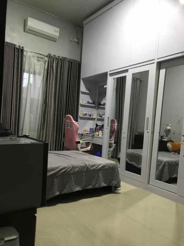 rumah dekat taman rainbow alamanda regency tambun