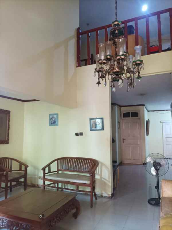 rumah di cempaka putih tengah jakarta pusat