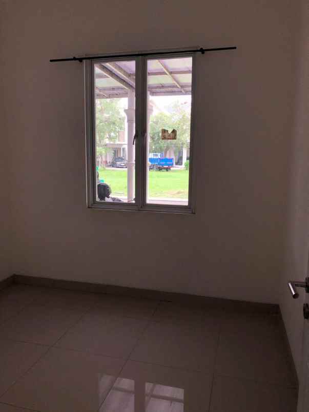 rumah di cluster thames jgc jakarta timur