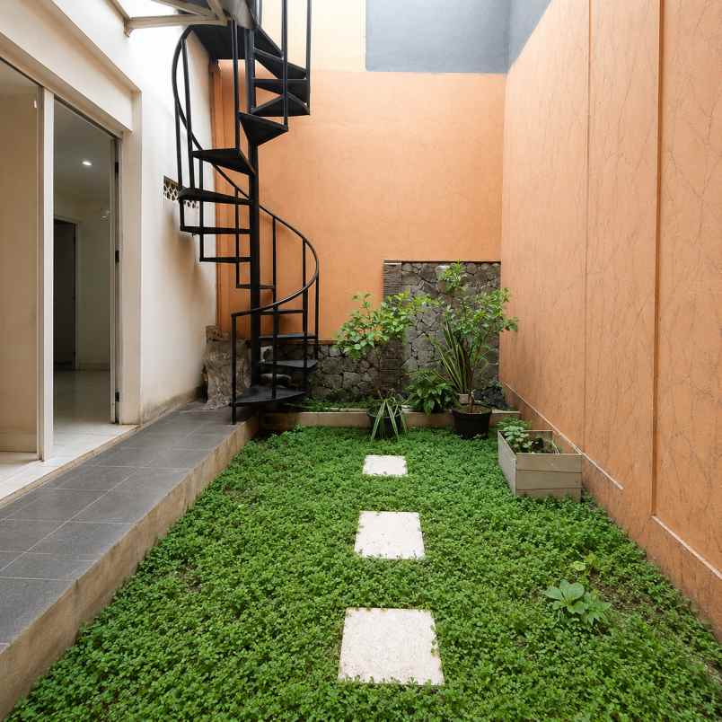 rumah disewakan di tebet timur