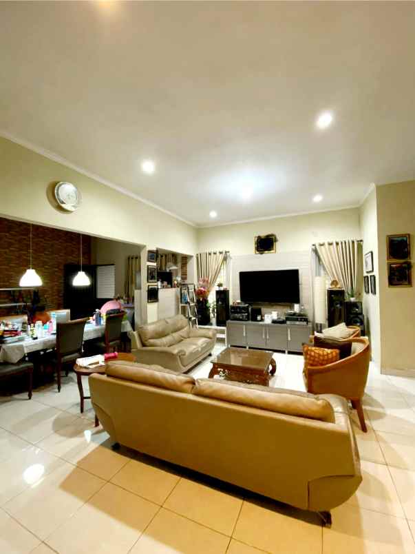 rumah hook cantik di delatinos bsd city tangsel