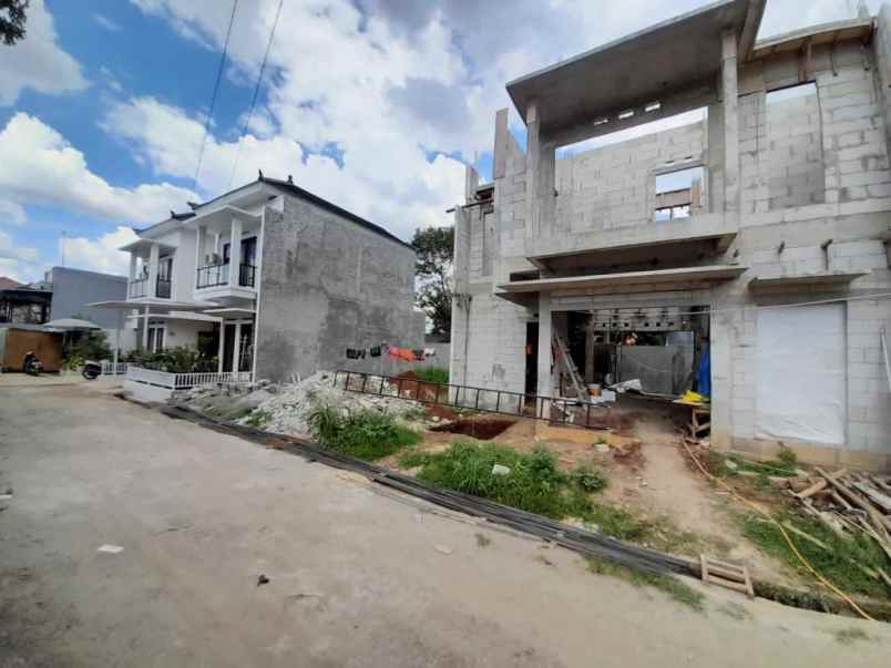 rumah jalan raya pengasinan