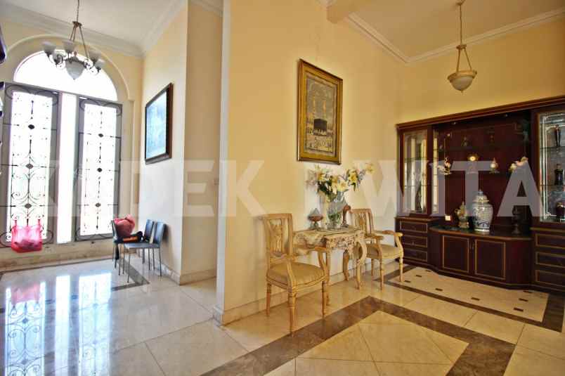 rumah jalan raya tuban