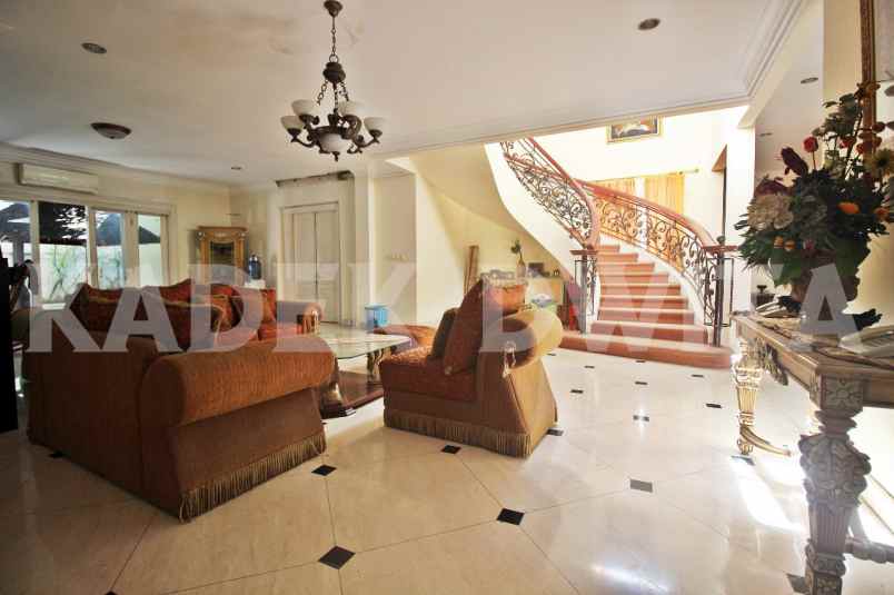 rumah jalan raya tuban