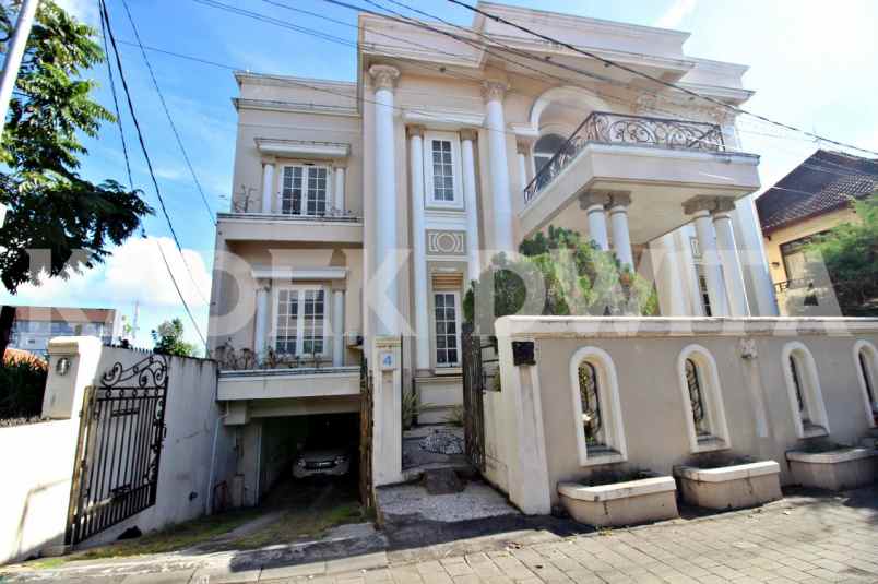 rumah jalan raya tuban