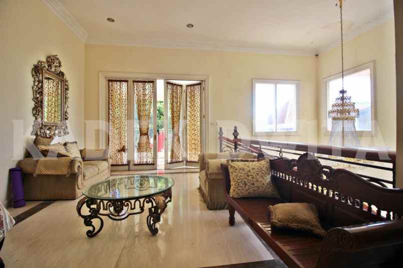 rumah jalan raya tuban