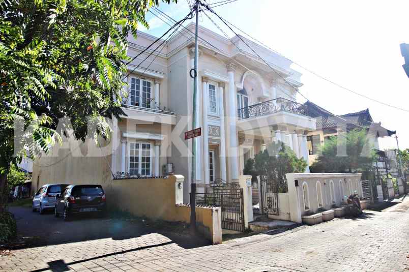 rumah jalan raya tuban