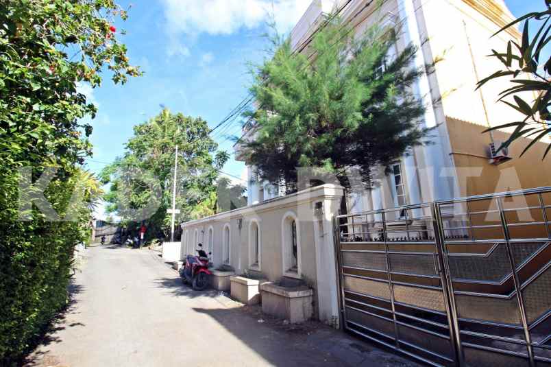 rumah jalan raya tuban