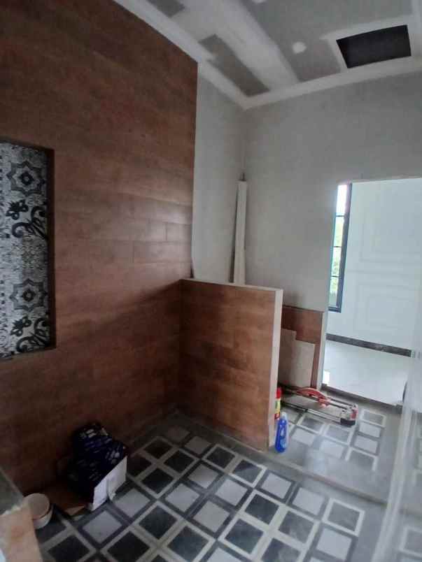 rumah klasik 2 lantai di kalimulya depok