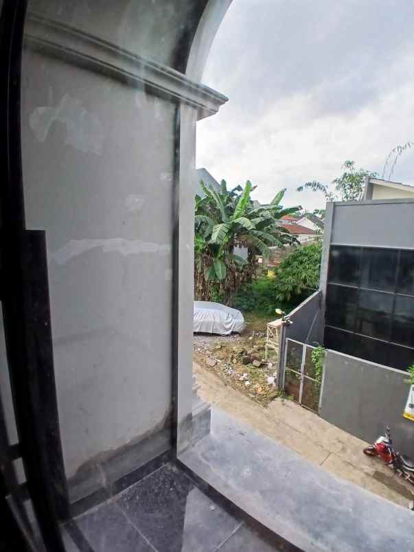 rumah klasik 2 lantai di kalimulya depok