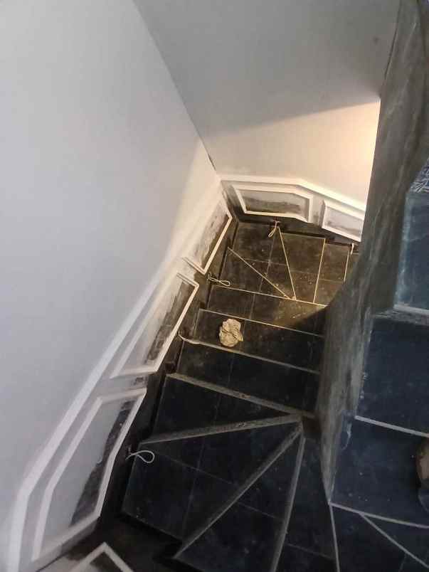 rumah klasik 2 lantai di kalimulya depok