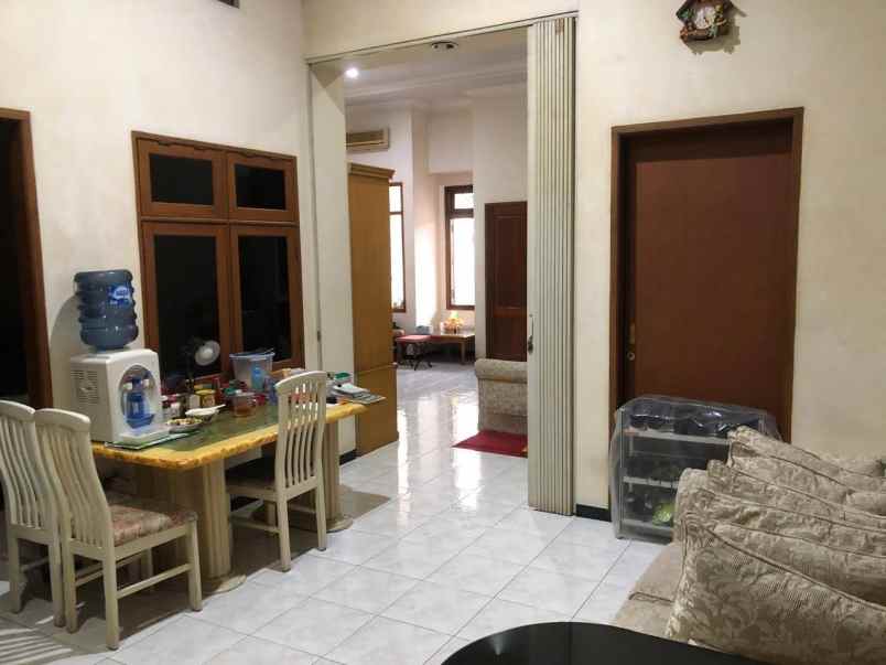 rumah kutisari lebar 9 garasi 1 mobil carport 1 mobil