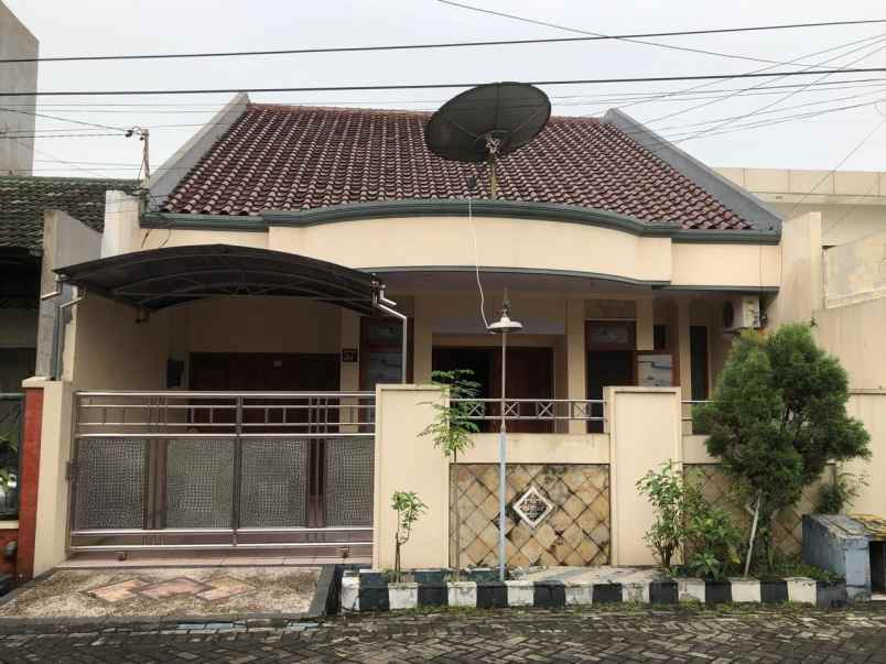 rumah kutisari lebar 9 garasi 1 mobil carport 1 mobil
