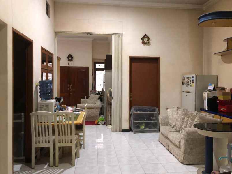 rumah kutisari lebar 9 garasi 1 mobil carport 1 mobil