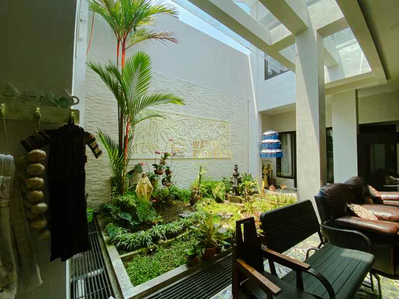 rumah mewah 2 lantai di baciro yogyakarta posisi hook