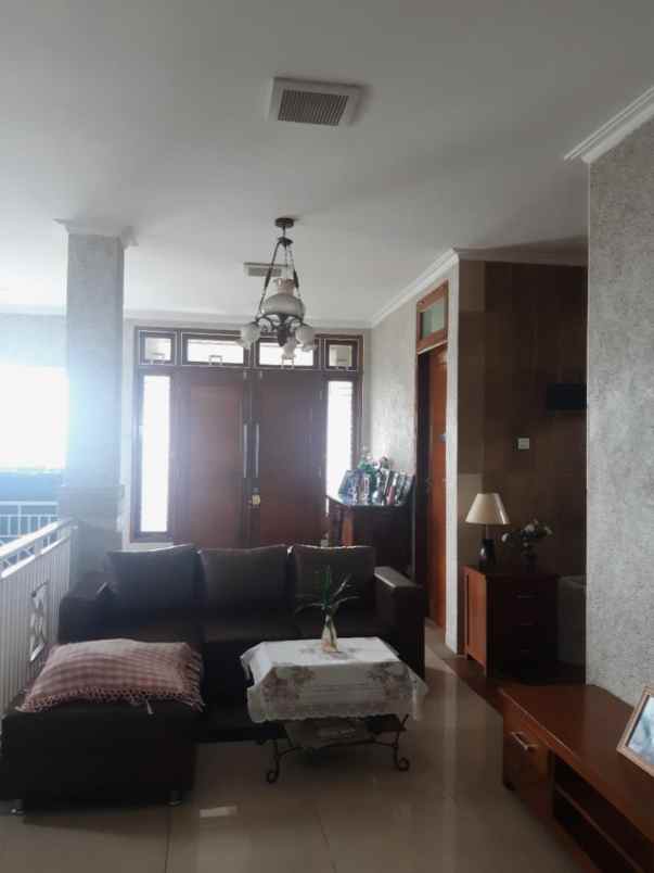 rumah mewah 2 lantai siap huni di meruyung limo depok