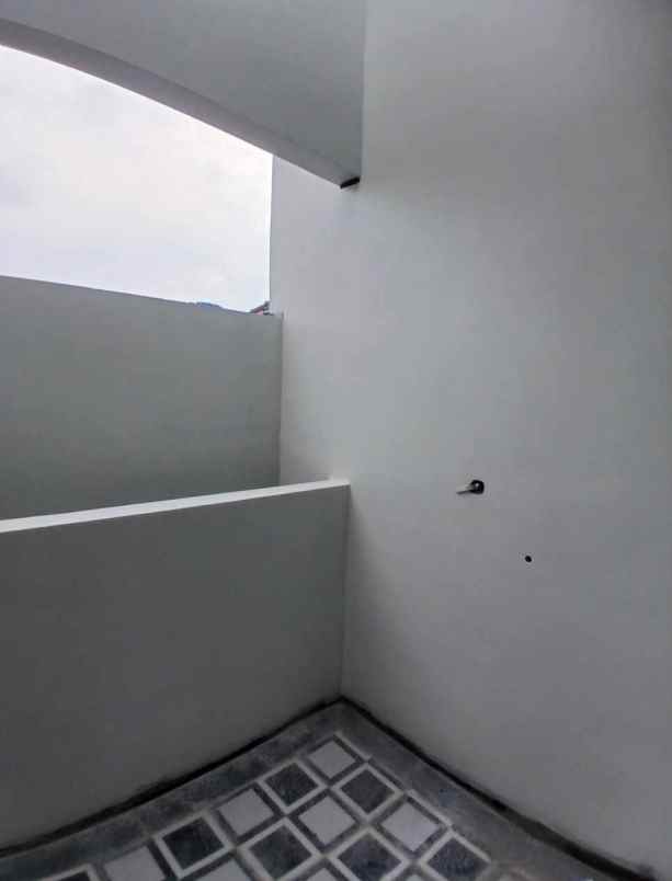 rumah mewah desain klasik 2 lantai di kalimulya depok