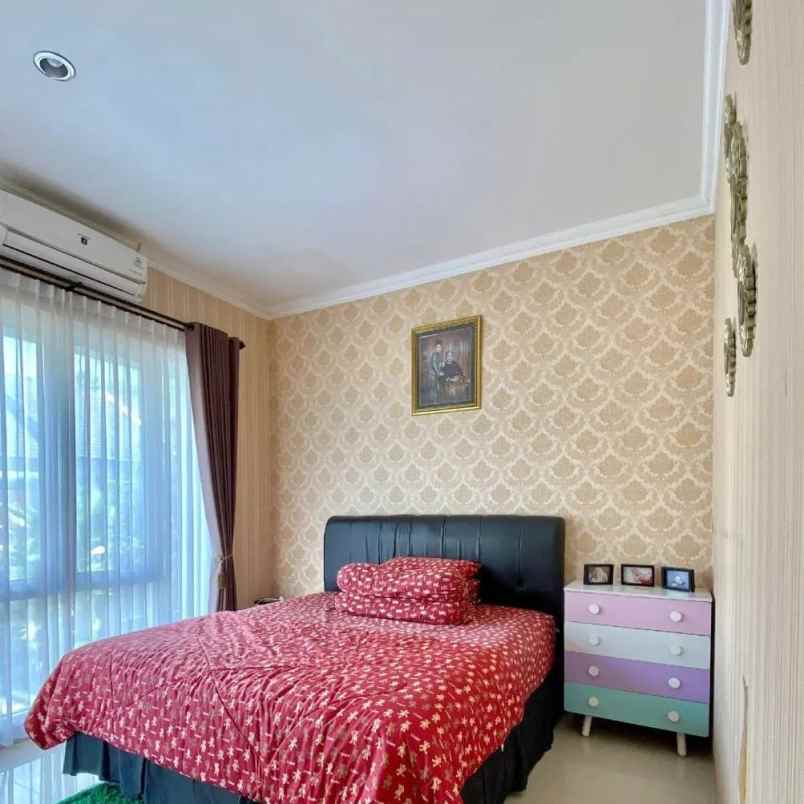 rumah mewah hook 2 lantai 10 menit ke kampus ugm