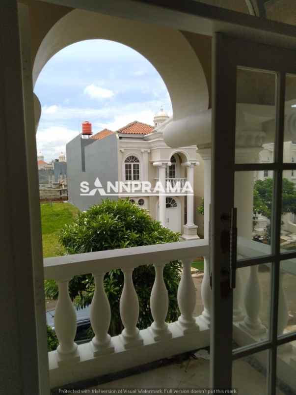 rumah mewah konsep resort european classic desain rn