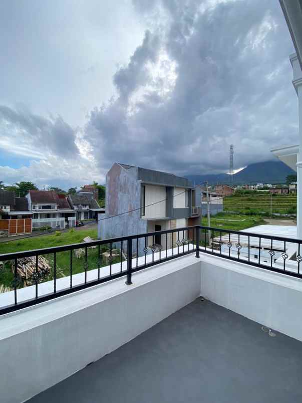rumah mewah siap huni lokasi 5 menit dari bns
