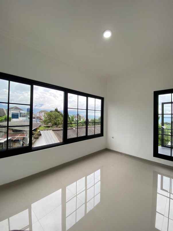 rumah mewah siap huni lokasi 5 menit dari bns