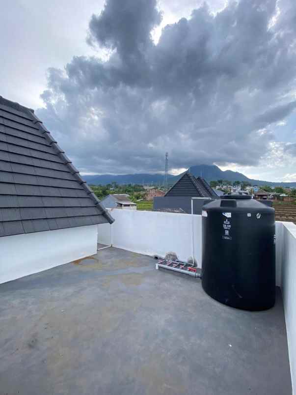 rumah mewah siap huni lokasi 5 menit dari bns