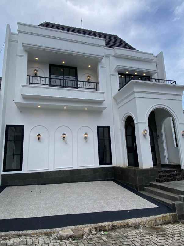 rumah mewah siap huni lokasi 5 menit dari bns
