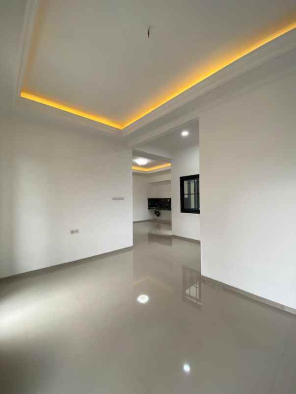 rumah mewah siap huni lokasi 5 menit dari bns