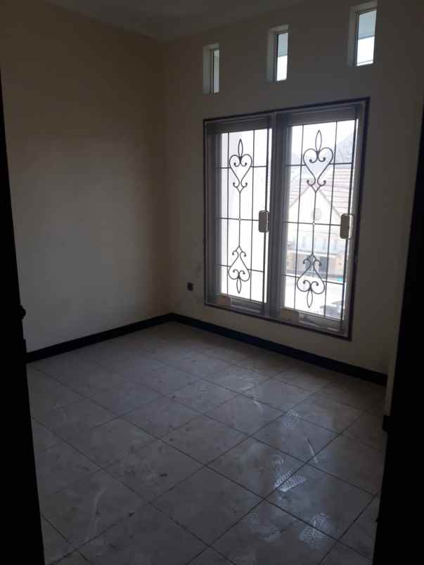 rumah mulyosari 1m an lebar 9 row jalan 3 mobil