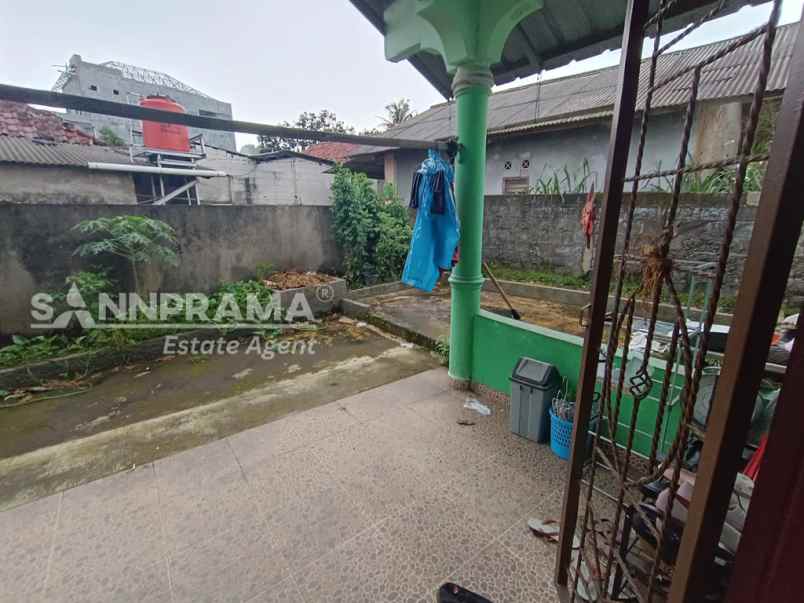 rumah pinggir jalan raya dengan tanah luas