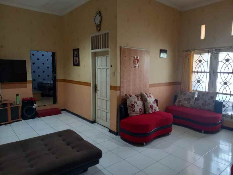 rumah pojok full bangunan