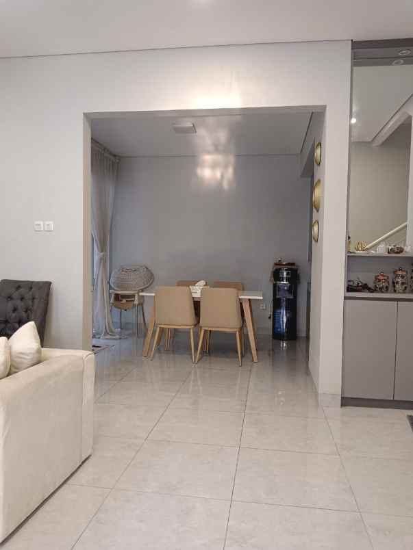 rumah premium 2 lantai di pusat kota karawang