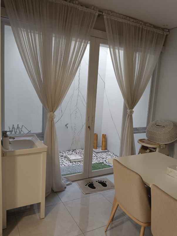 rumah premium 2 lantai di pusat kota karawang