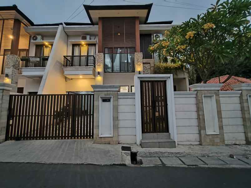 rumah second bergaya bali modern di cilangkap jaktim