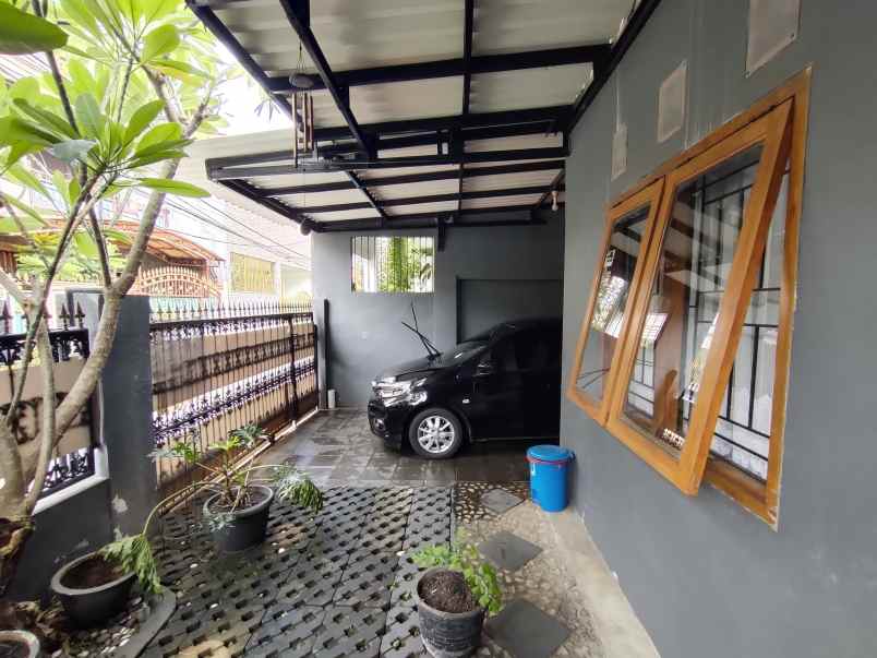 rumah secondary dalam komplek di pondok bambu