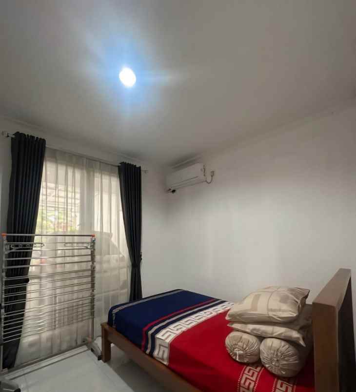 rumah secondary dalam komplek di pondok kelapa jaktim