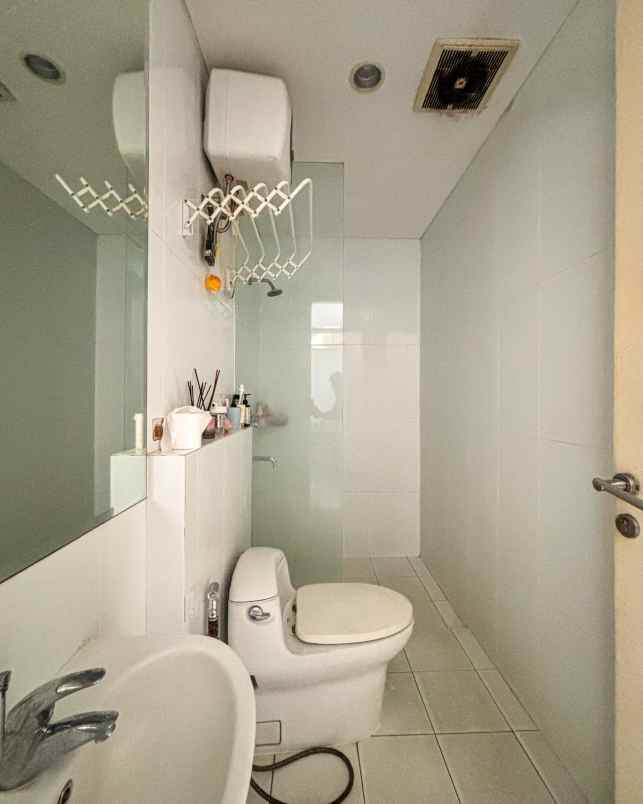 rumah secondary minimalis di veteran bintaro jaksel