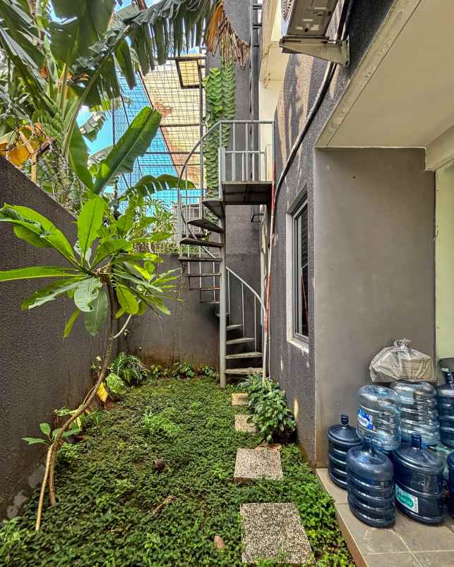 rumah secondary minimalis di veteran bintaro jaksel