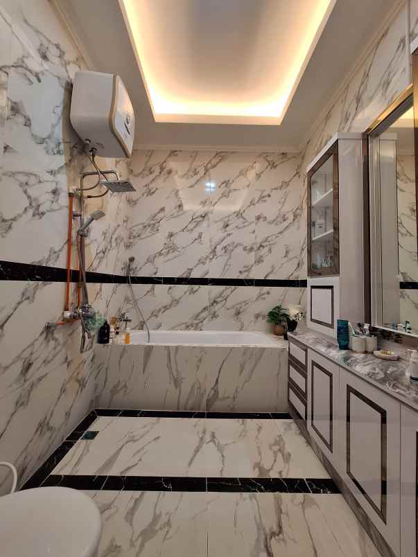 rumah secondary terawat siap huni di rawamangun