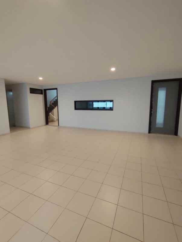 rumah serenia hills lebak bulus