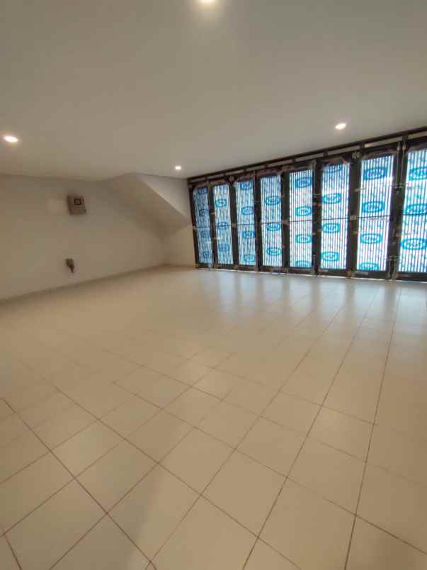 rumah serenia hills lebak bulus