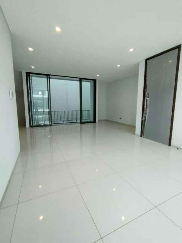 rumah serenia hills lebak bulus