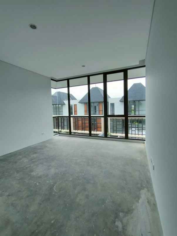 rumah serenia hills lebak bulus