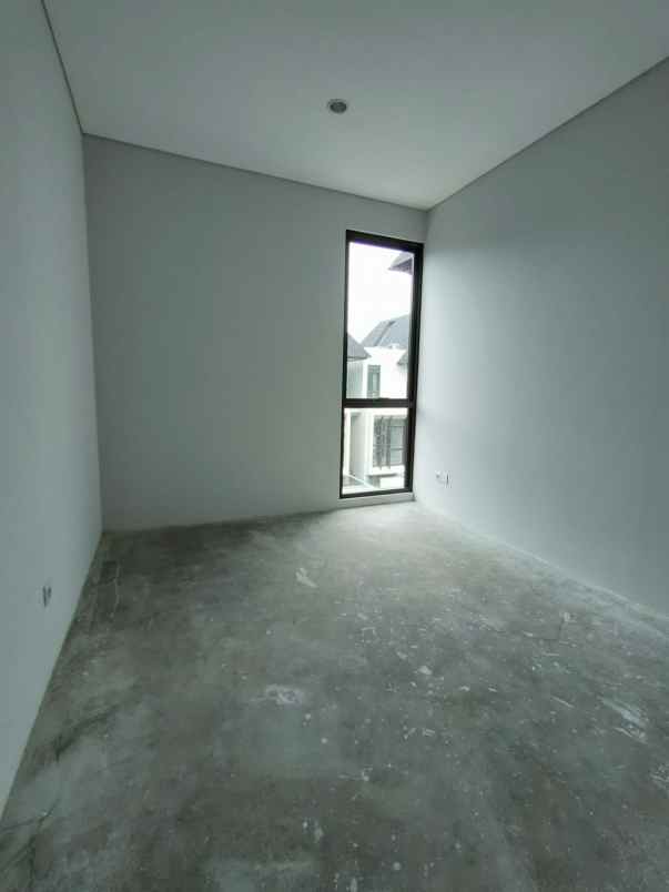 rumah serenia hills lebak bulus