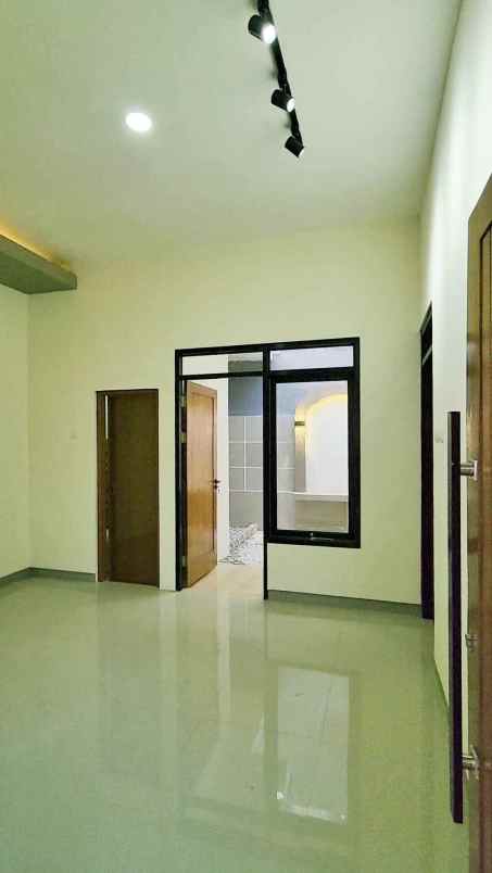 rumah siap huni 1 lantai dekat cyber mall