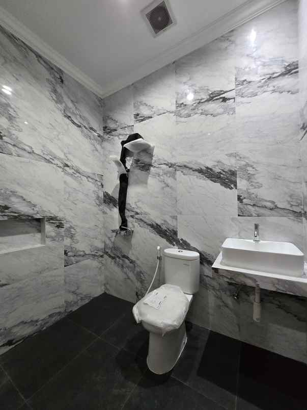 rumah siap huni dalam komplek di duren sawit jaktim