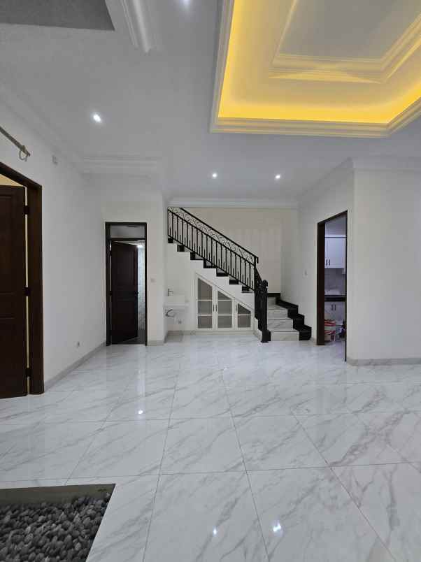 rumah siap huni dalam komplek di duren sawit jaktim