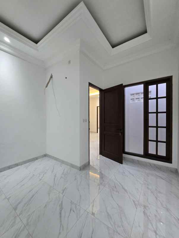 rumah siap huni dalam komplek di duren sawit jaktim